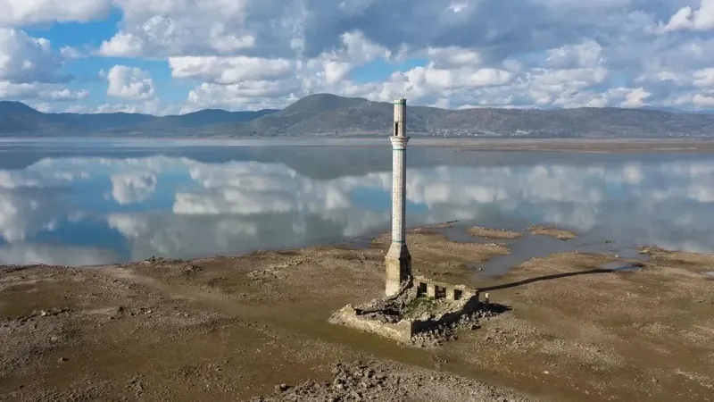 İzmir Susuz Mu Kalacak? Barajlarda Alarm! İZSU Verileri Şoke Etti