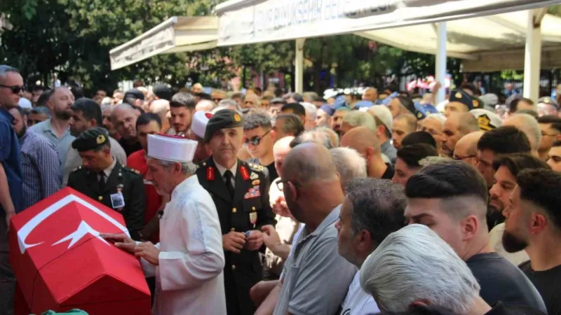 Kalp krizi geçiren astsubay İzmir’de son yolculuğuna uğurlandı