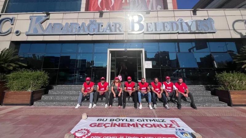 Karabağlar'da Maaş İsyanı: İşçiler Belediye Önünde Oturma Eylemi!