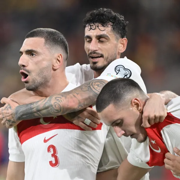 Türkiye İspanya Maçı Sonrası Ortalık Karıştı! Yazarlar Ne Dedi?