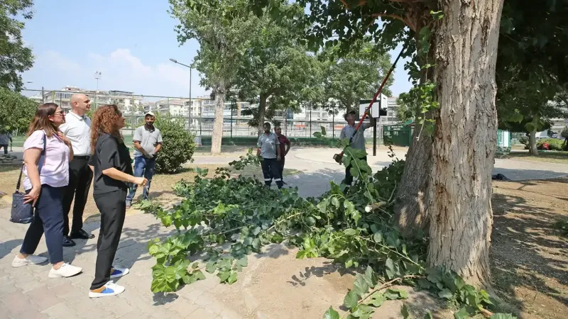 Karşıyaka'da parklara yoğun bakım