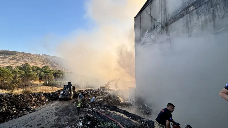 Katı atık tesisinde yangın: Güvenlik kameraları şüpheliyi ortaya çıkardı