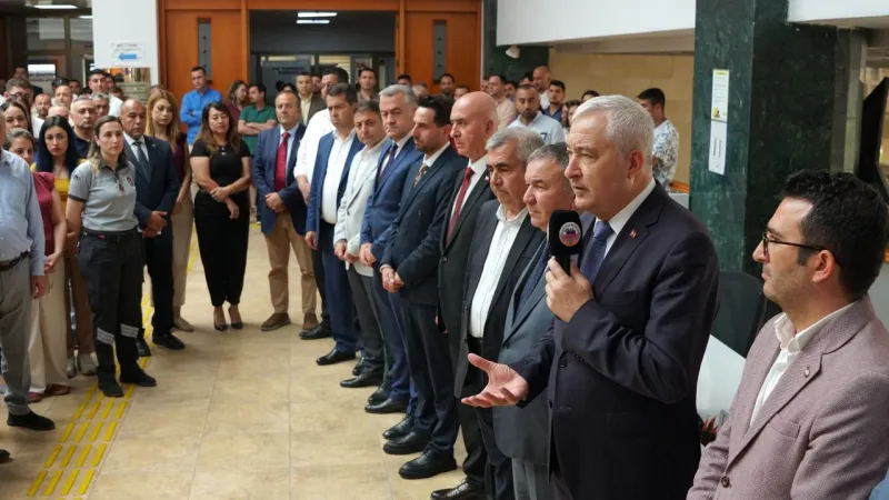 Kemalpaşa'da bayramlaşma töreni: Başkan Türkmen, personelle buluştu