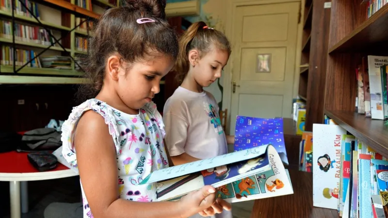 Bornova'da Kitap Sevgisi Coştu! 9 Bin Üye, 26 Bin Kitap