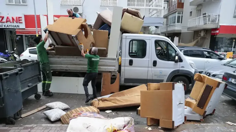 Konak Belediyesi uyardı: Sokağa atmayın, evlerden alınacak