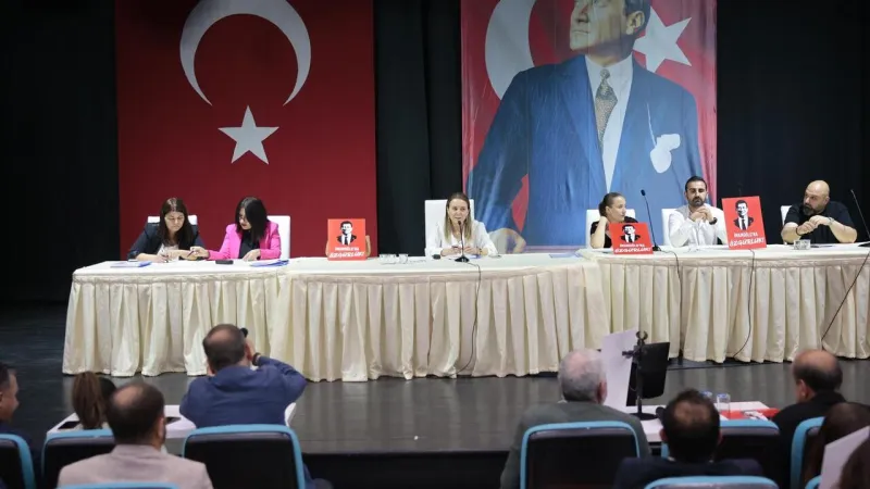 Konak Meclisi’nde ‘İmamoğlu’na Özgürlük’ mesajı