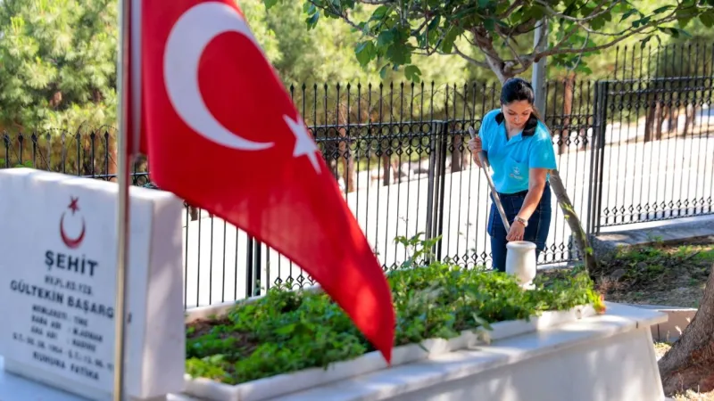 Konak'ta bayram temizliği: Kadifekale Hava Şehitliği pırıl pırıl