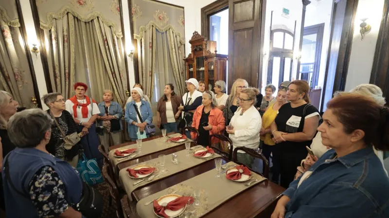 Konak'ta Yaşlılar Günü Coşkusu: Nostalji Rüzgarı Esti!