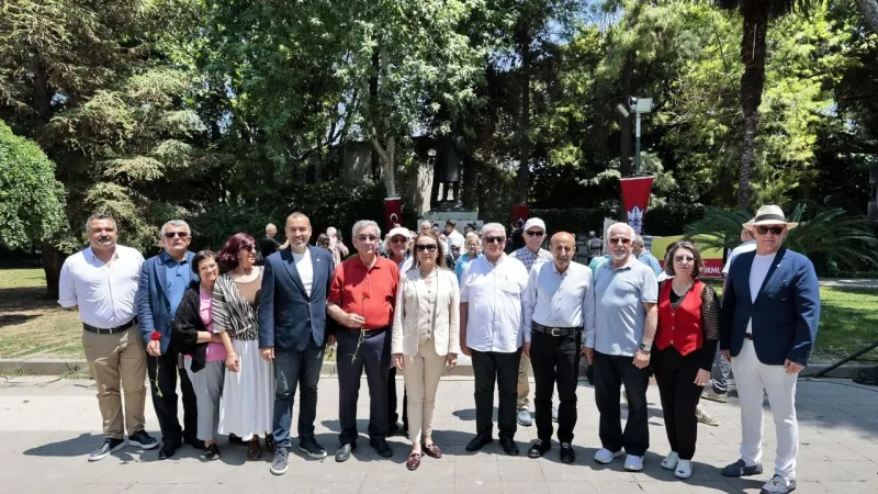 Konak’ta Nazım Hikmet şiirlerle anıldı: Onun yolunda, düşleri ve cesaretiyle yürümeye devam edeceğiz