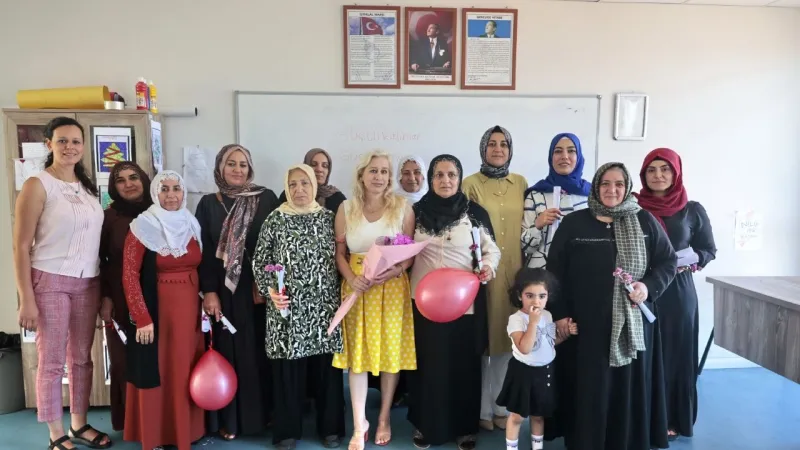 Konak'ta Mucize! İleri Yaşta İlkokul Diploması Aldılar! Şok Gelişme