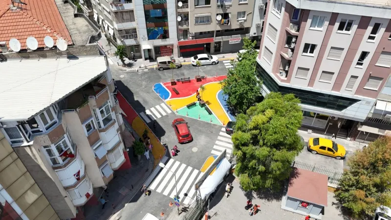 Konak’ta yol güvenliği artırılıyor: Öğrenciler için renkli dokunuş