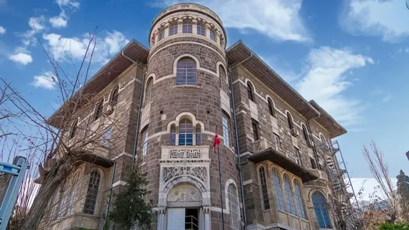 Kültür ve sanatın kalbinde: İzmir’in tarihi müzelerinde yolculuk