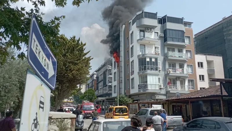 Kuşadası'nda korkutan yangın: Binada mahsur kaldı, itfaiye ekipleri kurtardı