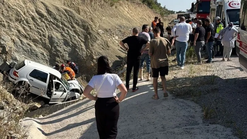Manisa'da Feci Kaza! Otomobil Menfeze Uçtu: Küçük Şimal Can Verdi