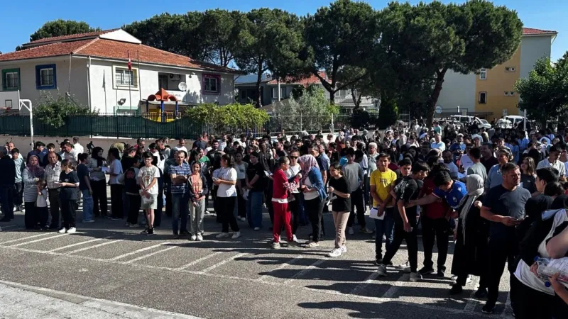 Manisa'da bir öğrenci makam aracıyla sınava yetiştirildi