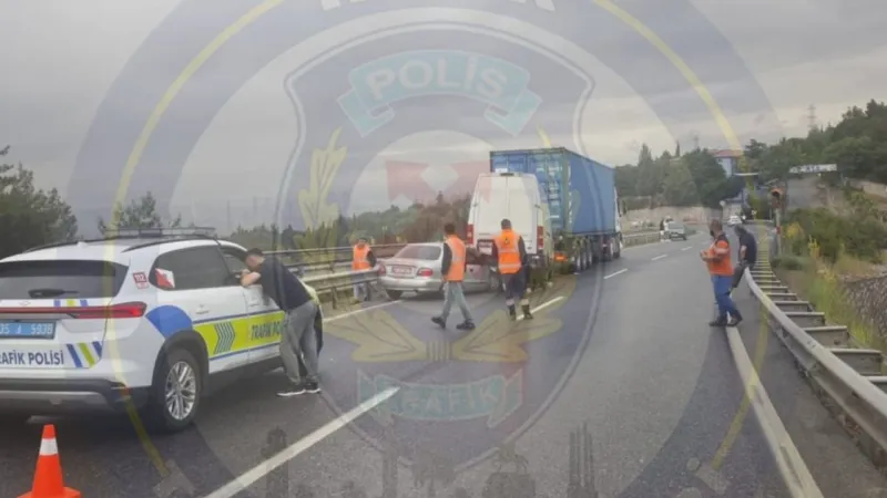 Manisa’dan İzmir’e giden yolda kaza: Trafik yoğunluğu artıyor