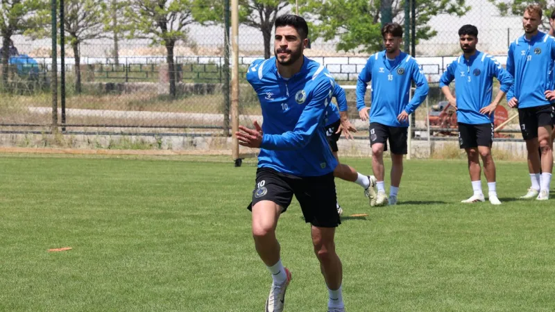 Menemen FK'da yol ayrımı: Tecrübeli savunma oyuncusu takımdan ayrılacak