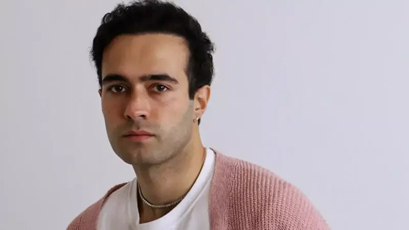 Mert Demir'den "Delisin" Şarkısı! Sözleri ve Anlamı Şaşırttı!