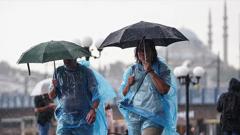 Meteoroloji yeni raporu yayımladı! Kuvvetli sağanak geliyor, sıcaklıklar düşüyor