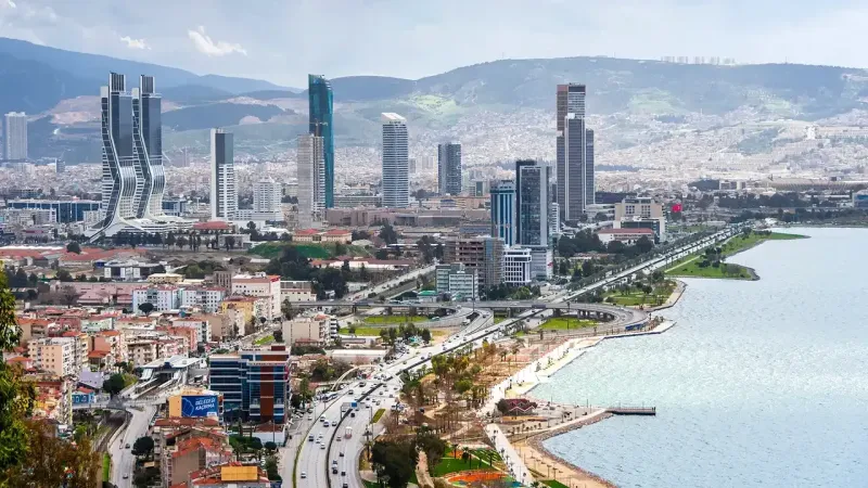 Meteoroloji’den İzmir’e sarı kodlu uyarının ardından yaz geliyor: Bugün yağmur yarın güneş