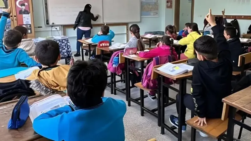 Milyonlarca öğrenciyi ilgilendiriyor: MEB’ten flaş okul üniforması kararı!