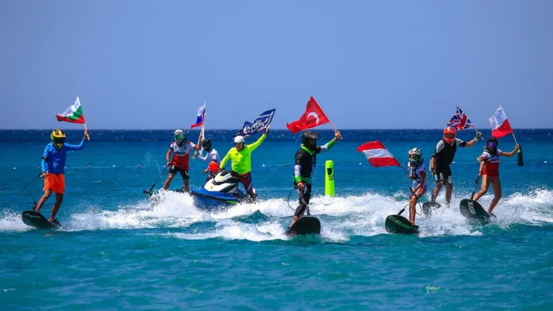 Motosurf rüzgarı Çeşme'de esti: 17 ülkeden sporcular Ege’de yarıştı