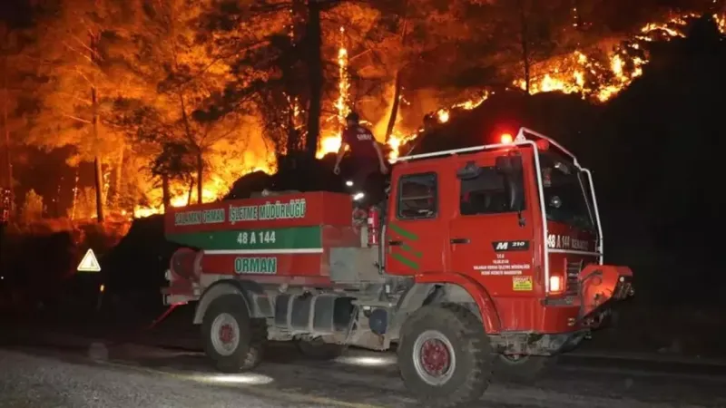Muğla'da Yangın Alarmı! Mahalleler Boşaltıldı, İşte Son Durum