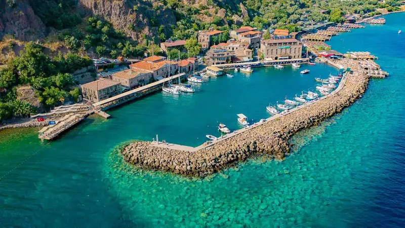 Ege'nin Saklı Cenneti: Assos'ta Tarihle İç İçe Bir Tatil!