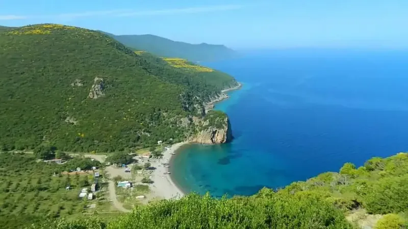 Ne Kelebekler Vadisi ne de Çeşme: Dalış tutkunlarının uğrak yeri, cam gibi berrak suyu ile ilgi görüyor