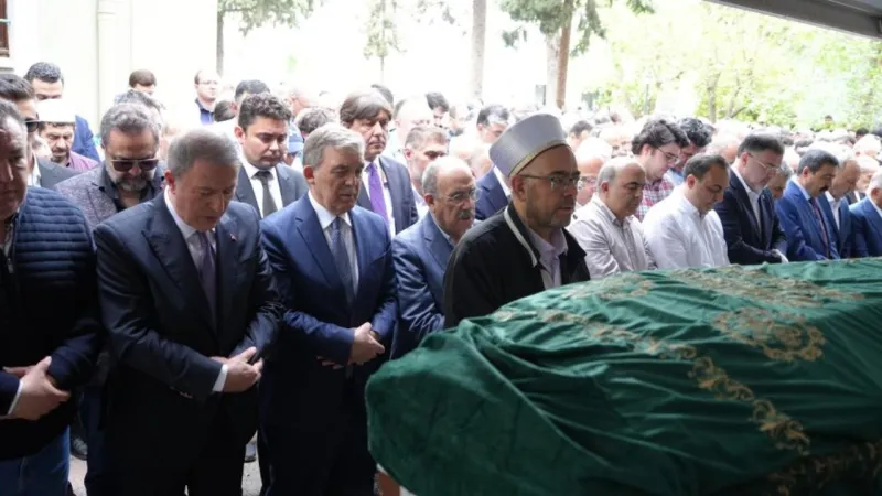 Abdullah Gül'ün Acı Günü: Dayısı Urla'da Toprağa Verildi!