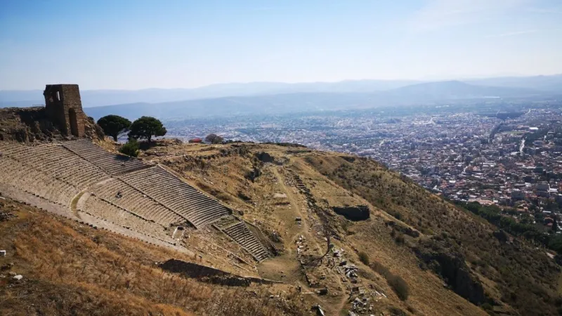 Bergama Akropolü: 2 Saatte Antik Mirasa Yolculuk!