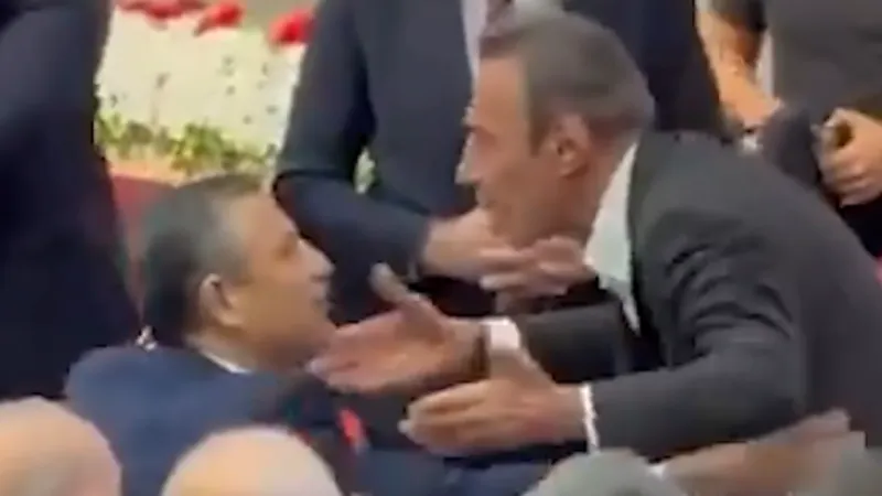 Berhan Şimşek'ten Özgür Özel'e Sert Sözler: Adaylık Krizi!