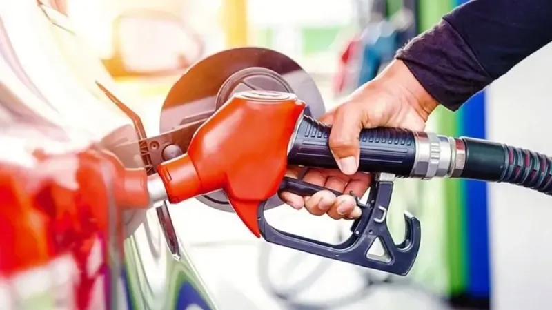 Akaryakıta Zam Şoku! Benzin Uçtu, Motorin de Peşinde!