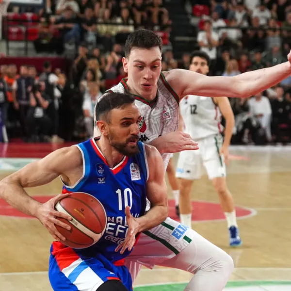 Efes Fırtınası! Karşıyaka'yı Deplasmanda Devirdi!