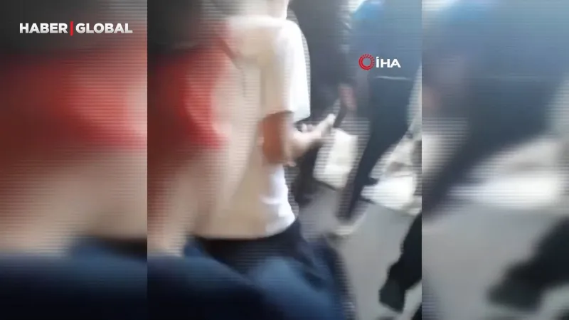 Ayasofya'da Deprem Paniği! Turistler Kendini Dışarı Attı!