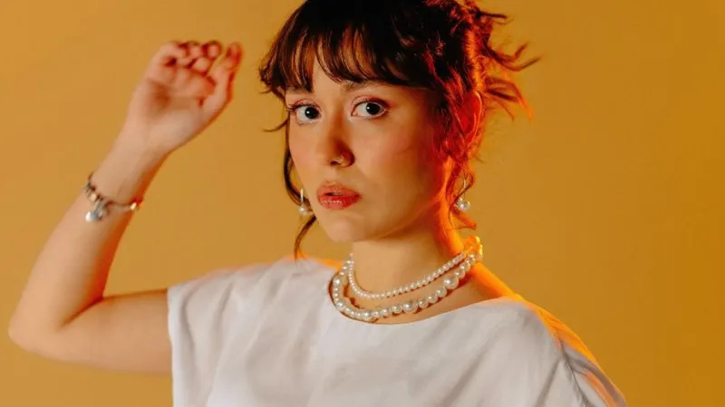 Ayça Özefe'den Yeni Hit: Ah Bu Yollar Sözleri Yayınlandı!