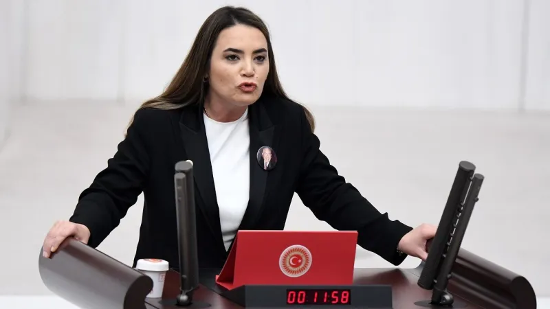 Ayyüce Türkeş'e Şok Saldırı! Türkeş'in Kabrinde Neler Oldu?