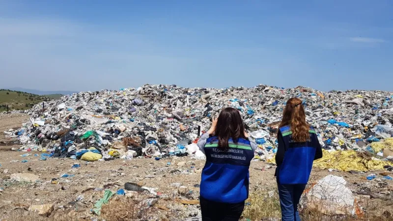 İzmir'e Çöp Cezası Şoku! Bakanlık İBB'ye Ağır Darbe Vurdu!
