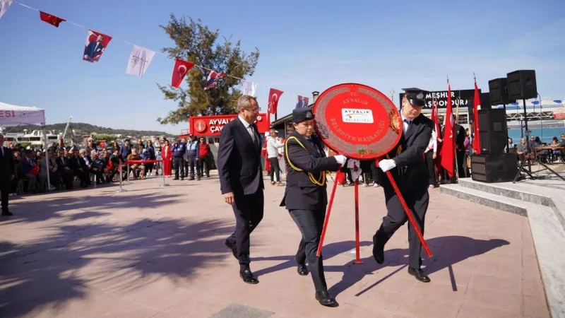 Atatürk Edremit ve Ayvalık'ta Coşkuyla Anıldı! 91. Yıl Kutlaması