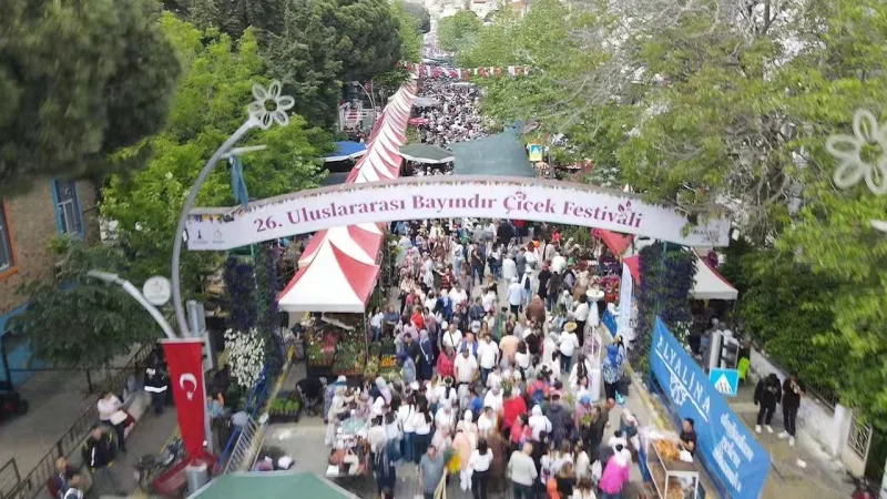 Bayındır Çiçek Festivali Coşturdu! Haluk Levent Sahnedeydi!
