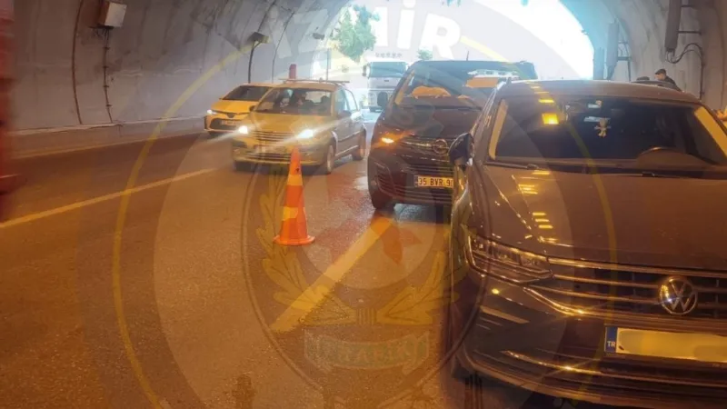İzmir'de Zincirleme Kaza! Bayraklı Tüneli'nde Trafik Felç