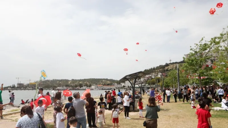 Bayraklı Sahili 19 Mayıs'ta Coşacak! Anıl Piyancı Konseriyle Şenleniyor