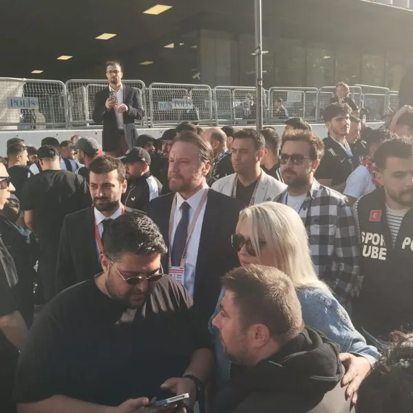 Beşiktaş İzmir'i İnletti! Gürsel Aksel'de Taraftar Coşkusu