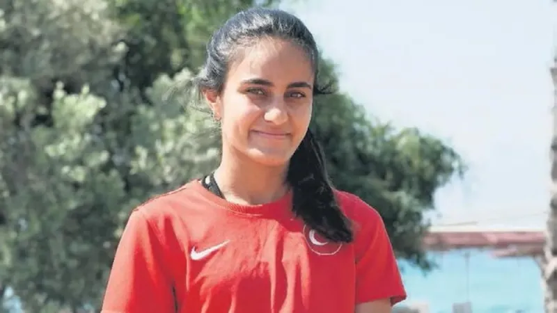 Tekerlekli Sandalyede Tenis Destanı: Zeliha'nın İnanılmaz Başarısı!