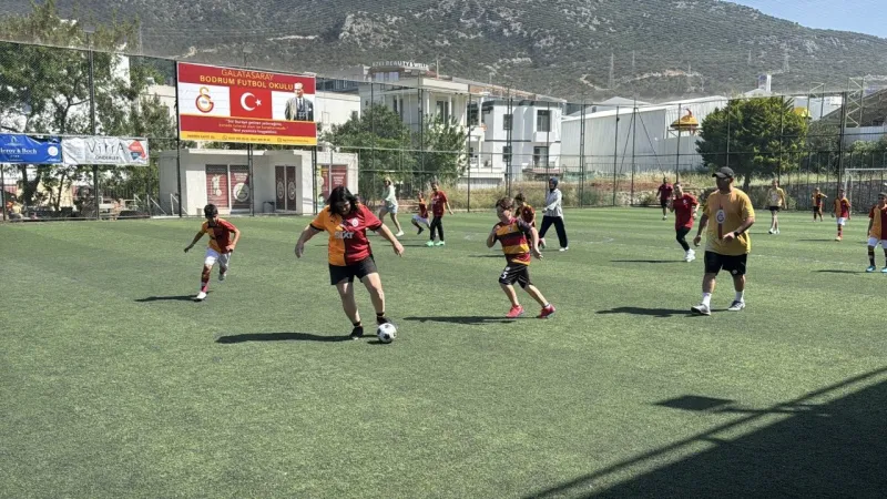Bodrum'da Anneler Çocuklarıyla Sahaya İndi! Duygulandıran Anlar