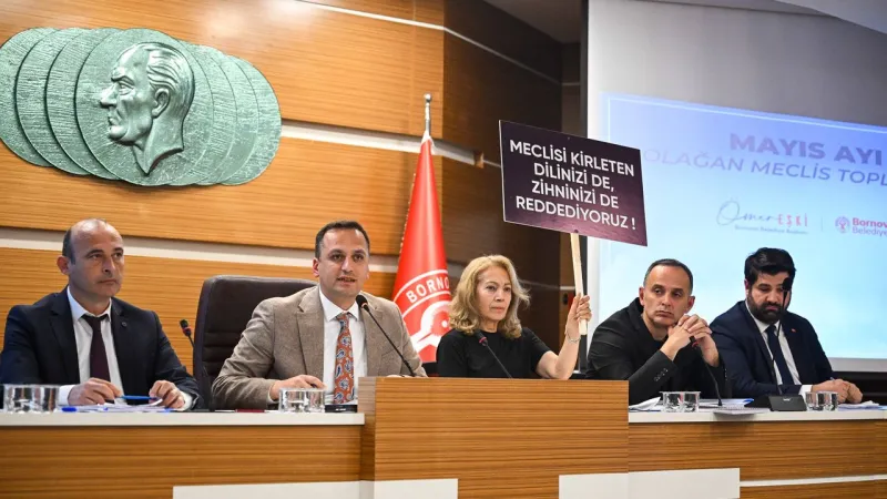 Bornova'da Kadınlardan CHP'li Özkan'a Destek! Hakaretlere Tepki