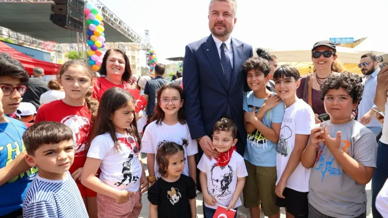 Buca'da 23 Nisan Coşkusu! Meydanlar Çocuklarla Şenlendi