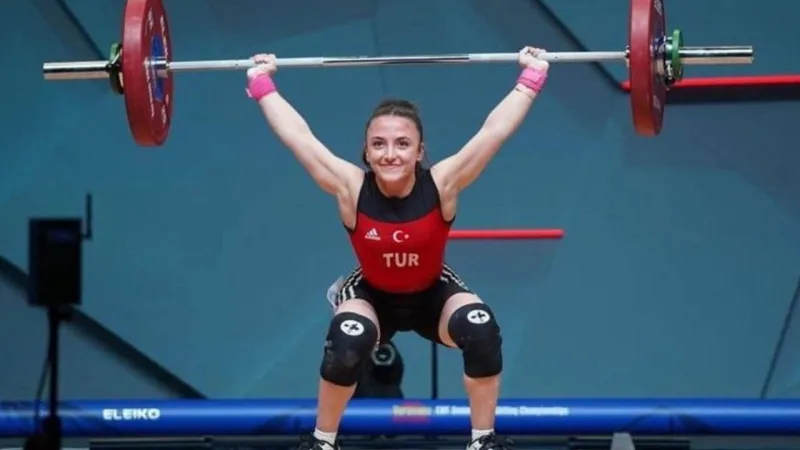 Cansu Bektaş'tan Halterde Tarihi Zafer! Üst Üste 3. Şampiyonluk!