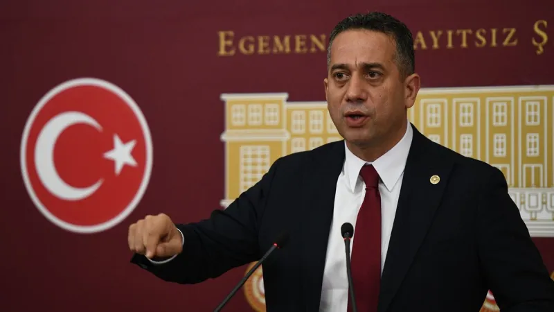 Cem Yiğit Üzümoğlu Gözaltında! CHP'den Şok Tepki: Sanatı Susturamazsınız!