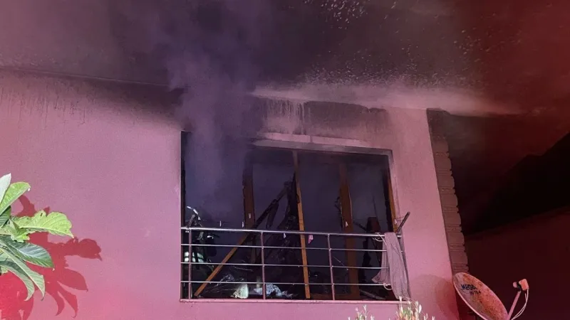 Çeşme'de Uyuyan Adamı Yangın Sardı! Komşular Yetişti